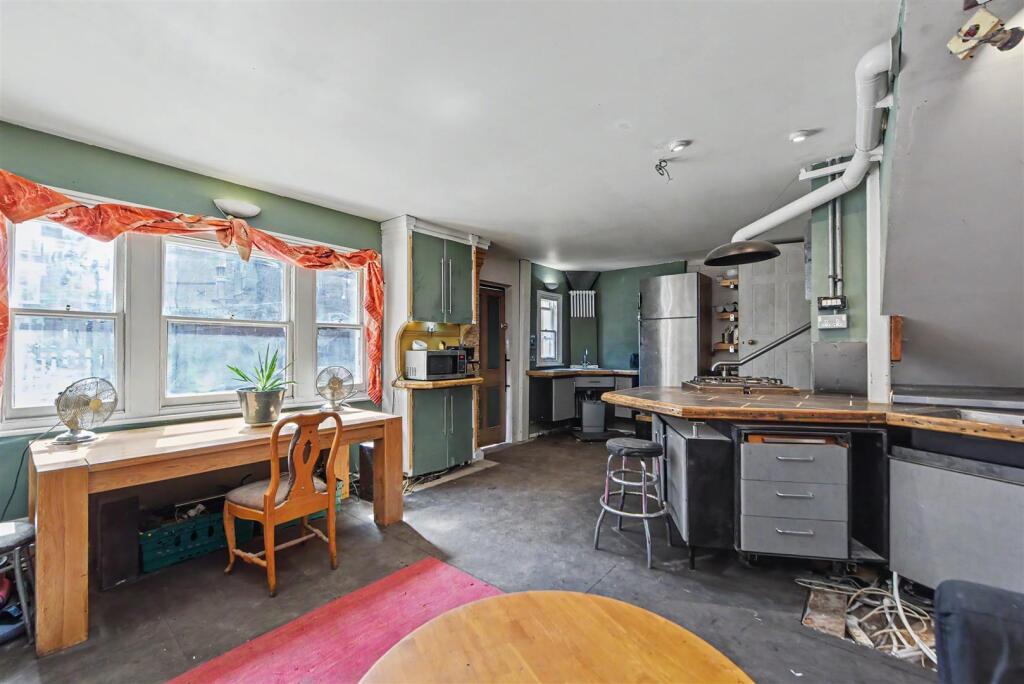 Apartment in London - More
