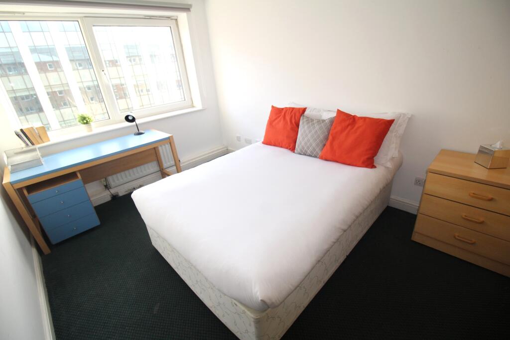 Main image of property: Flat 40, 205 Clarendon Road, Leeds, LS2 9DU
