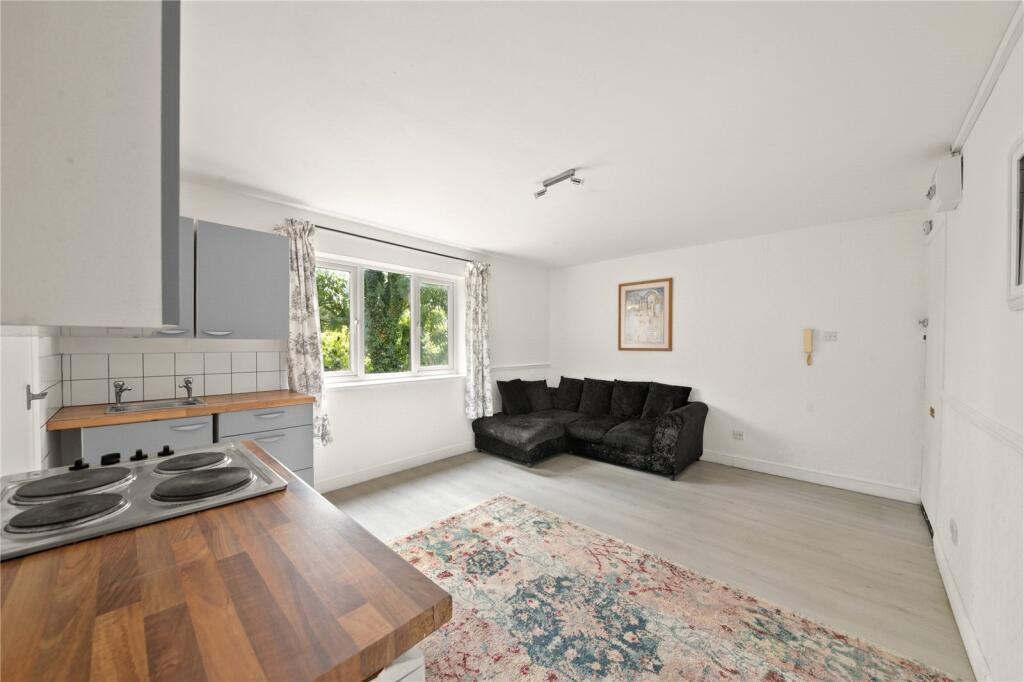 Apartment in London, Yiewsley - View 3