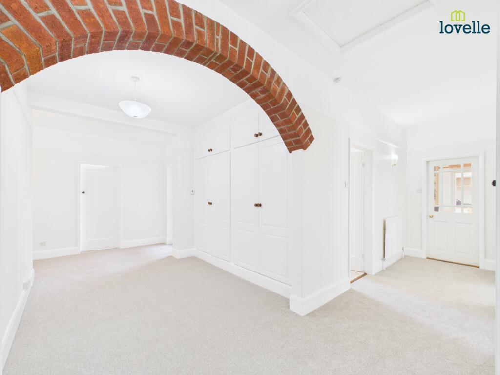House in Lincoln - View 4