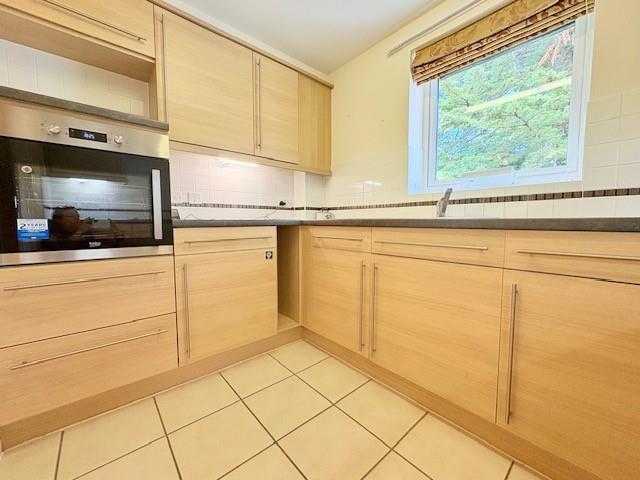 Apartment in Ferndown, Tricketts Cross - View 5