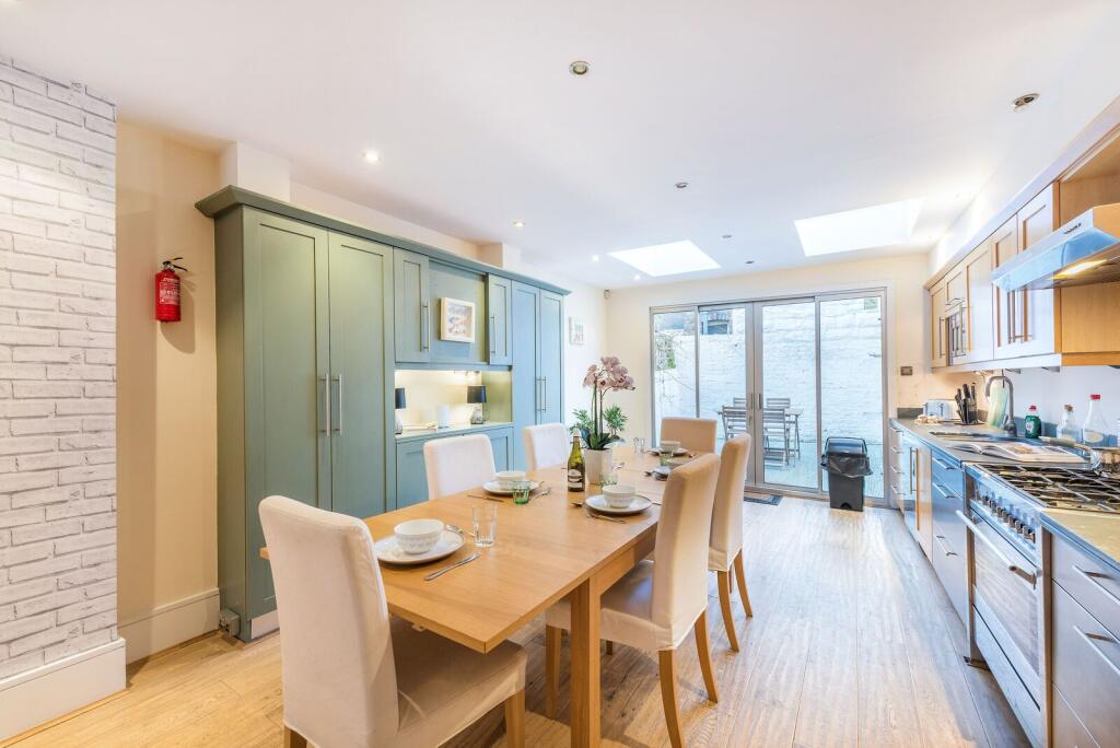 House in London, Walham Green, Fulham - View 4