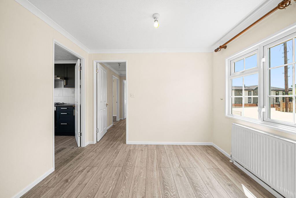 Weybridge Park Estate.  photo 4