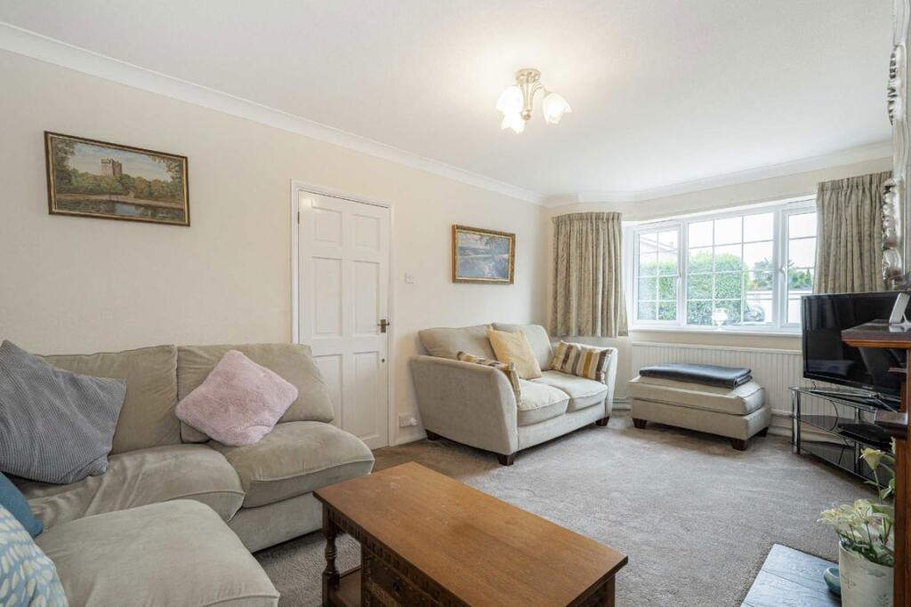 Halliford Road, Sunbury-On-Thames – pohled 2