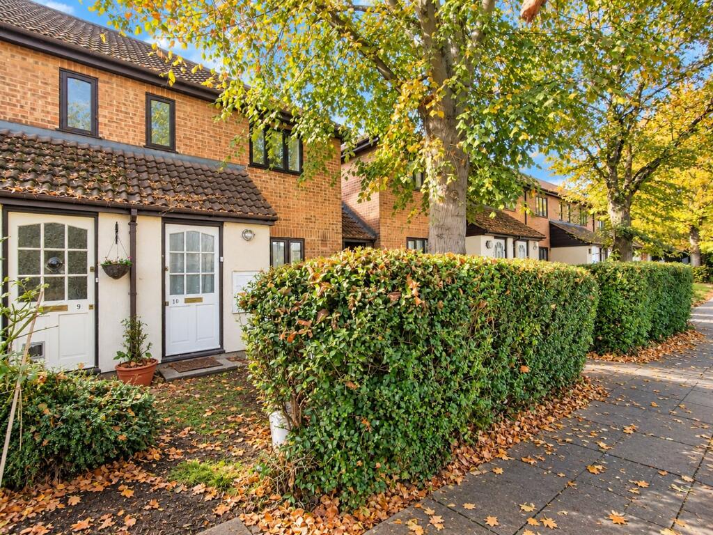 1-bed flat on Cornish Court, Edmonton, N9, £209,950