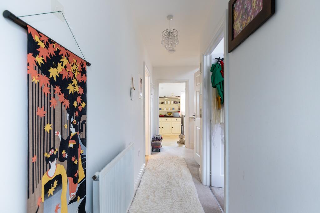 House in Cardiff, Creigiau, Pentyrch - More