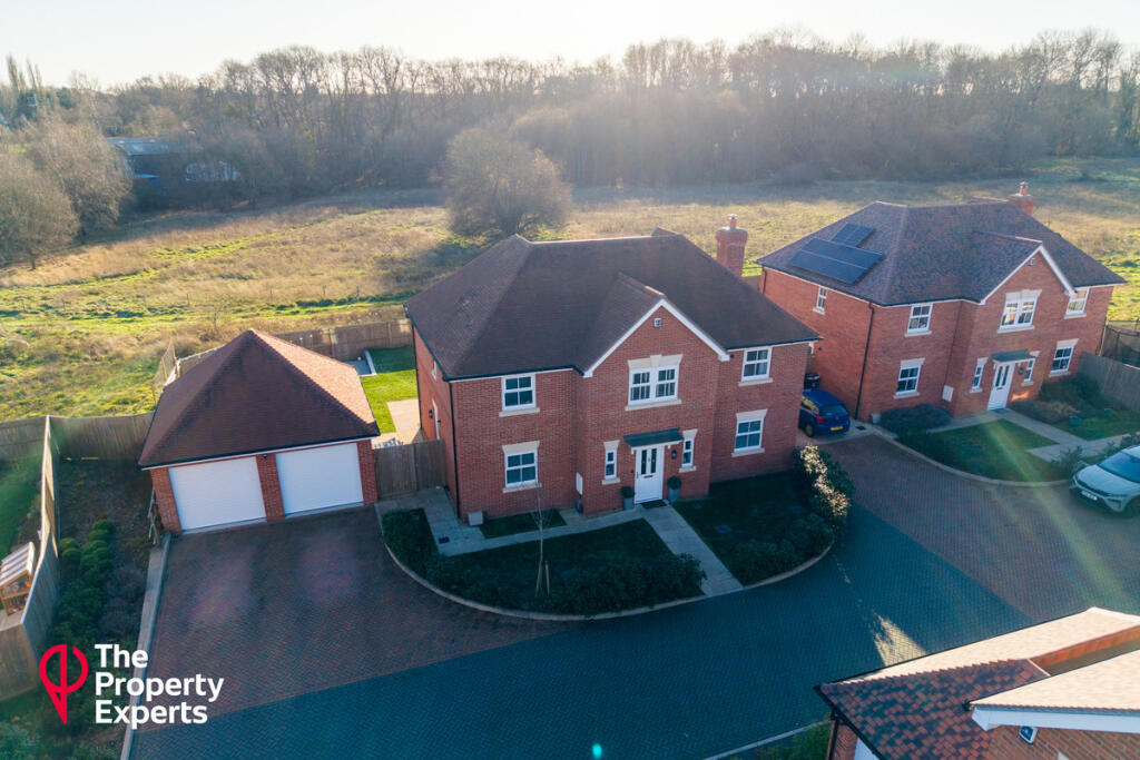 Main image of property: Canberra Lake Way, Reading, RG10