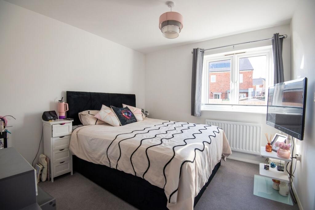 House in Northampton, Wellingborough - More