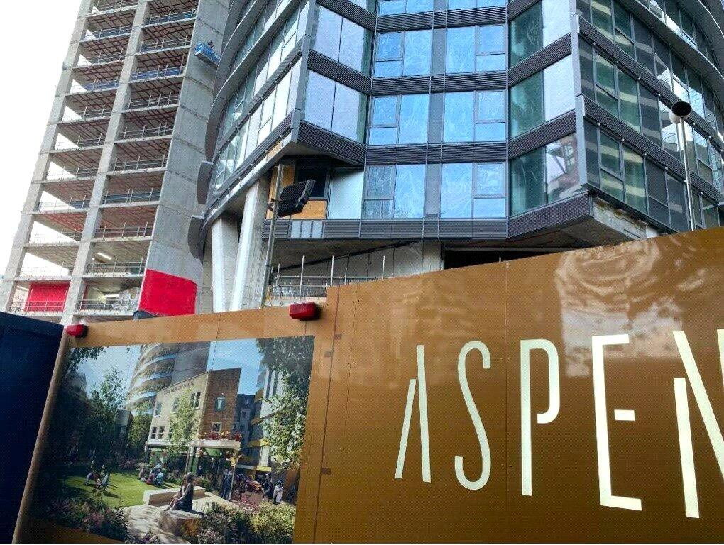 1-bed flat on Aspen, Canary Wharf, E14, £625,000