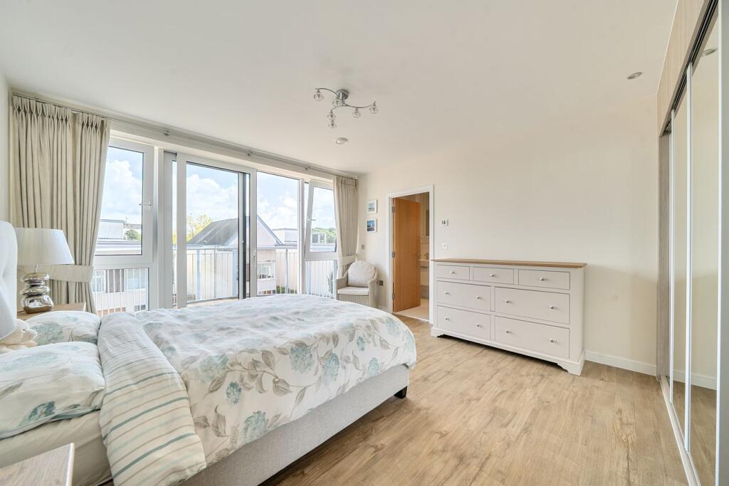 Apartment in Southampton - View 3