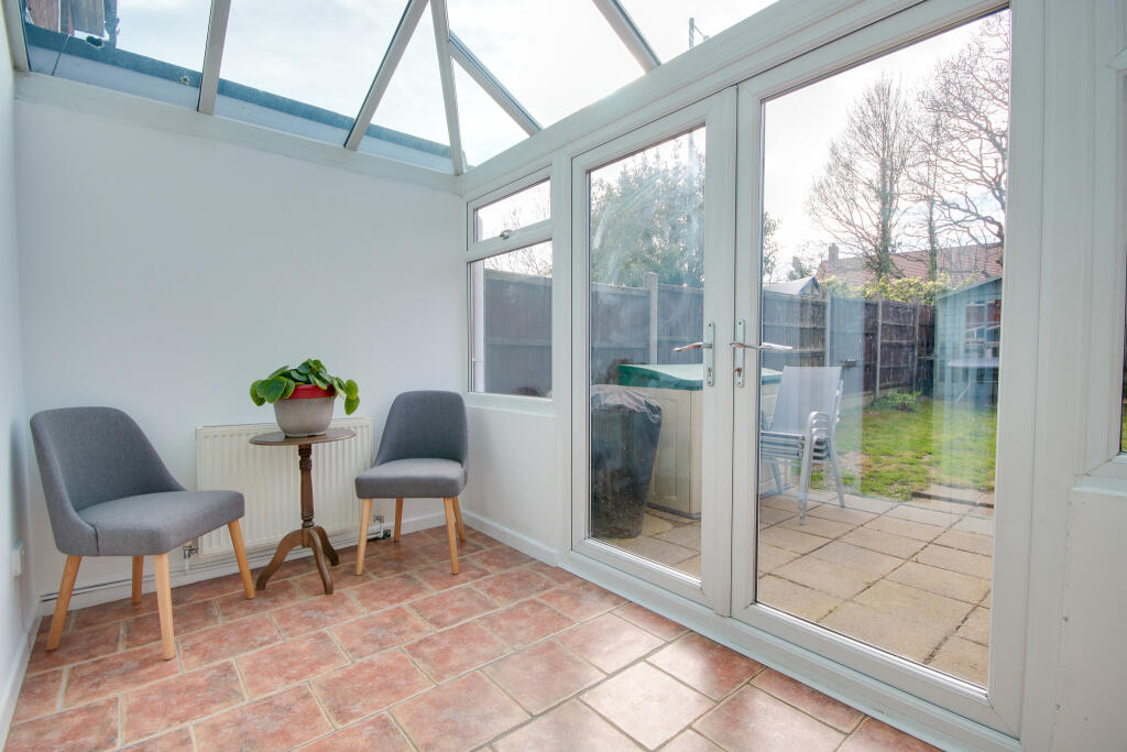 Bursledon Green! Chain Free! Wow Factor Kitchen! photo 4