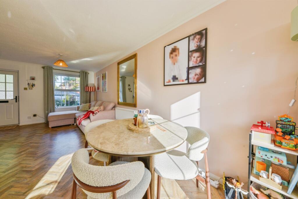 House in Welwyn Hatfield, Hertfordshire - View 5