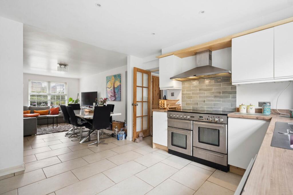 House in Luton, Pitstone - More