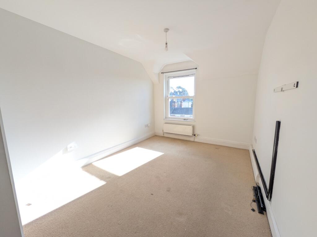 Apartment in Gloucester - View 5