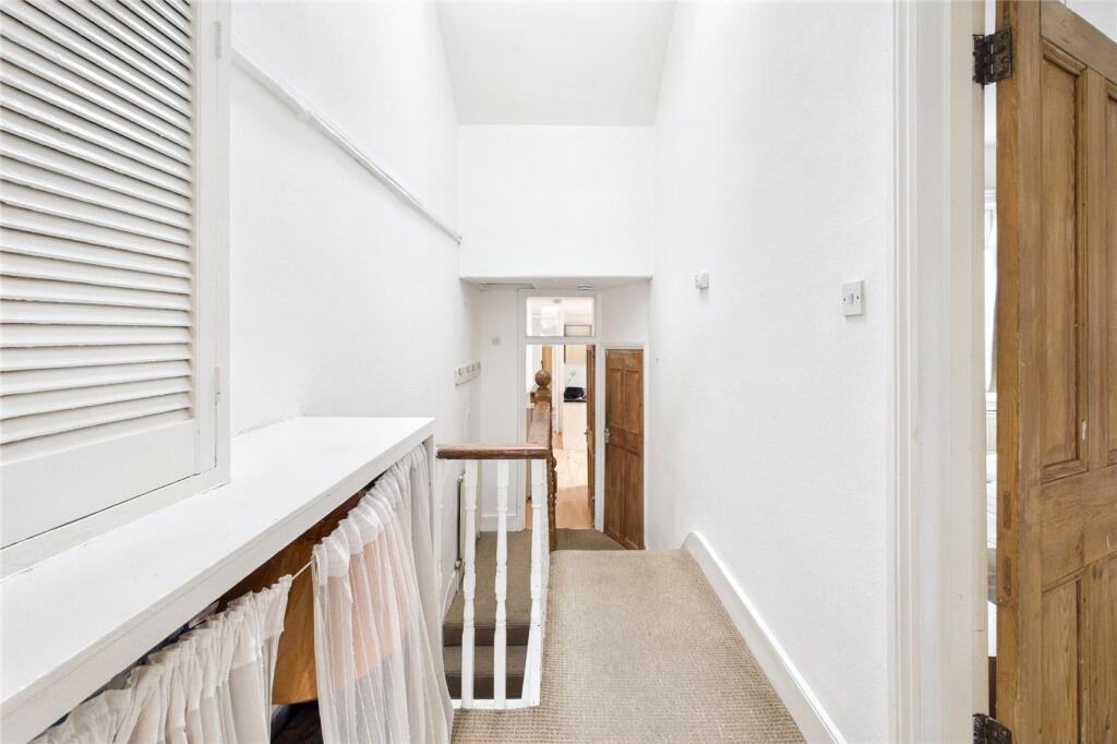 Apartment in London - View 5