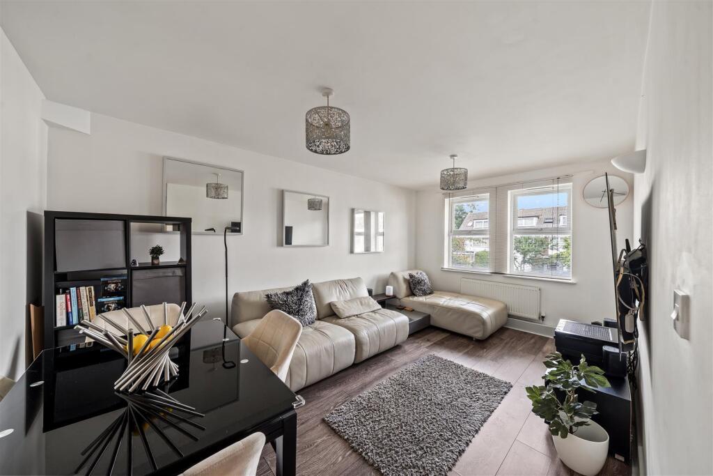 Apartment in London - View 5