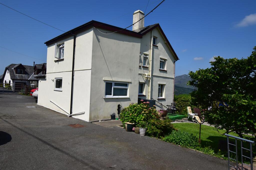 Main image of property: Pant Llwyd, Blaenau Ffestiniog