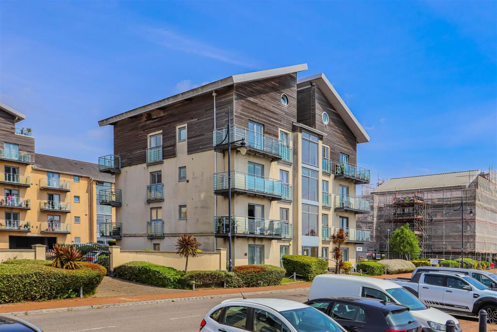 Main image of property: Glanfa Dafydd, Barry