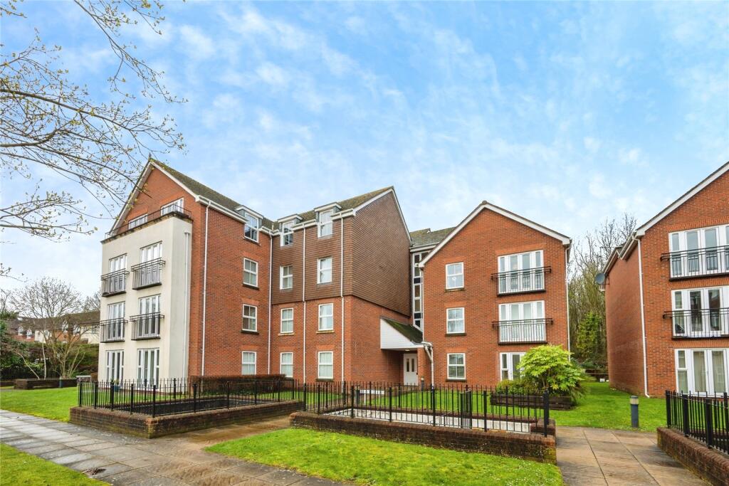 Main image of property: Birch Meadow Close, Warwick, Warwickshire, CV34