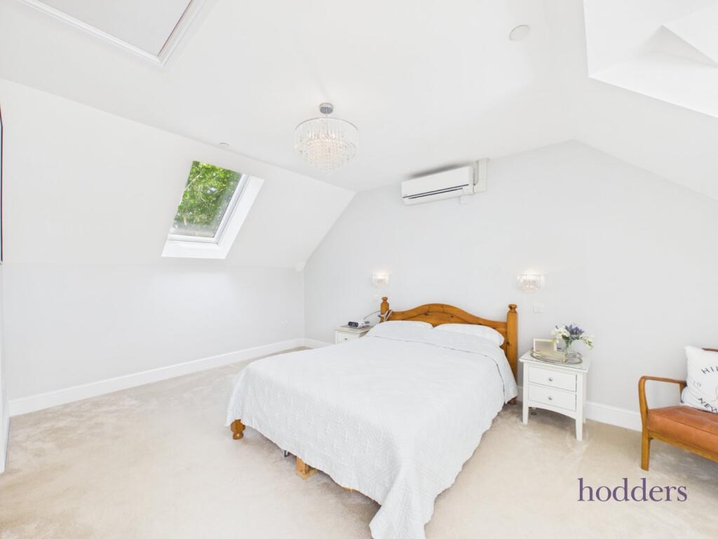 House in Runnymede, Addlestone - View 5