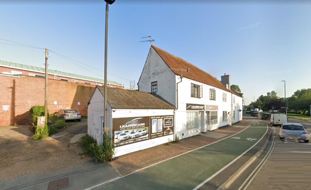Main image of property: 2A East Street, Newport, Isle Of Wight, PO30 1JN
