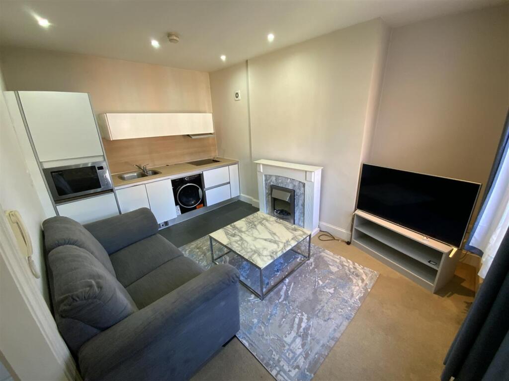 Apartment in Birmingham, Edgbaston - View 3