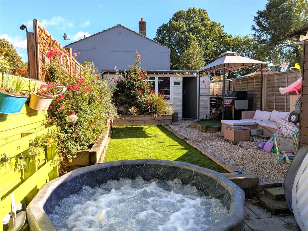 House in Sevenoaks, Edenbridge - More