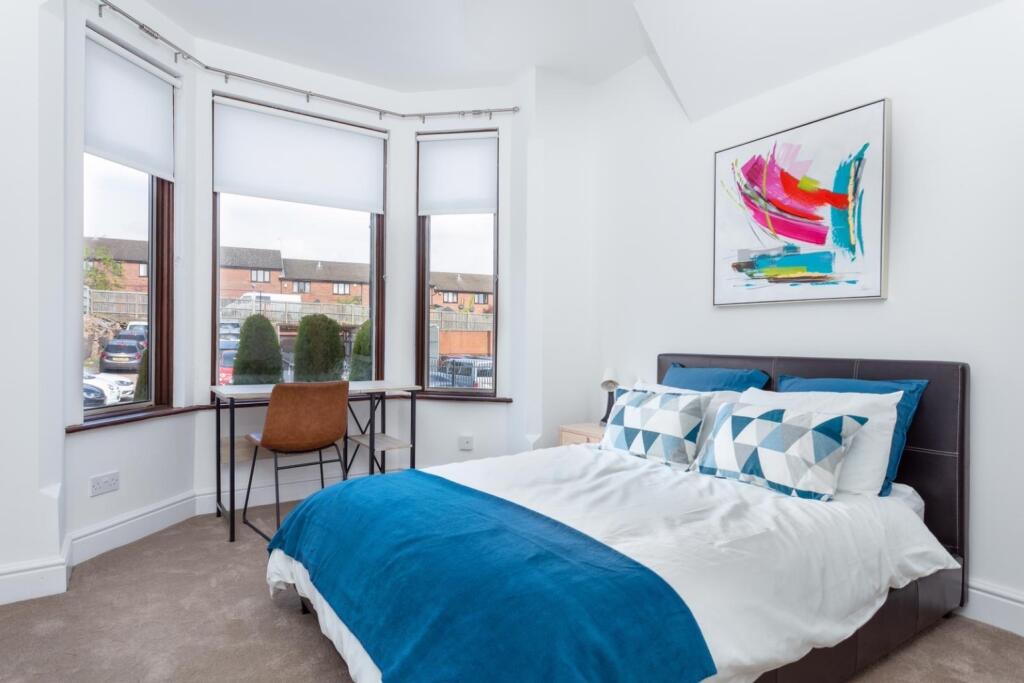 Main image of property: Hearsall Lane, Coventry, CV5