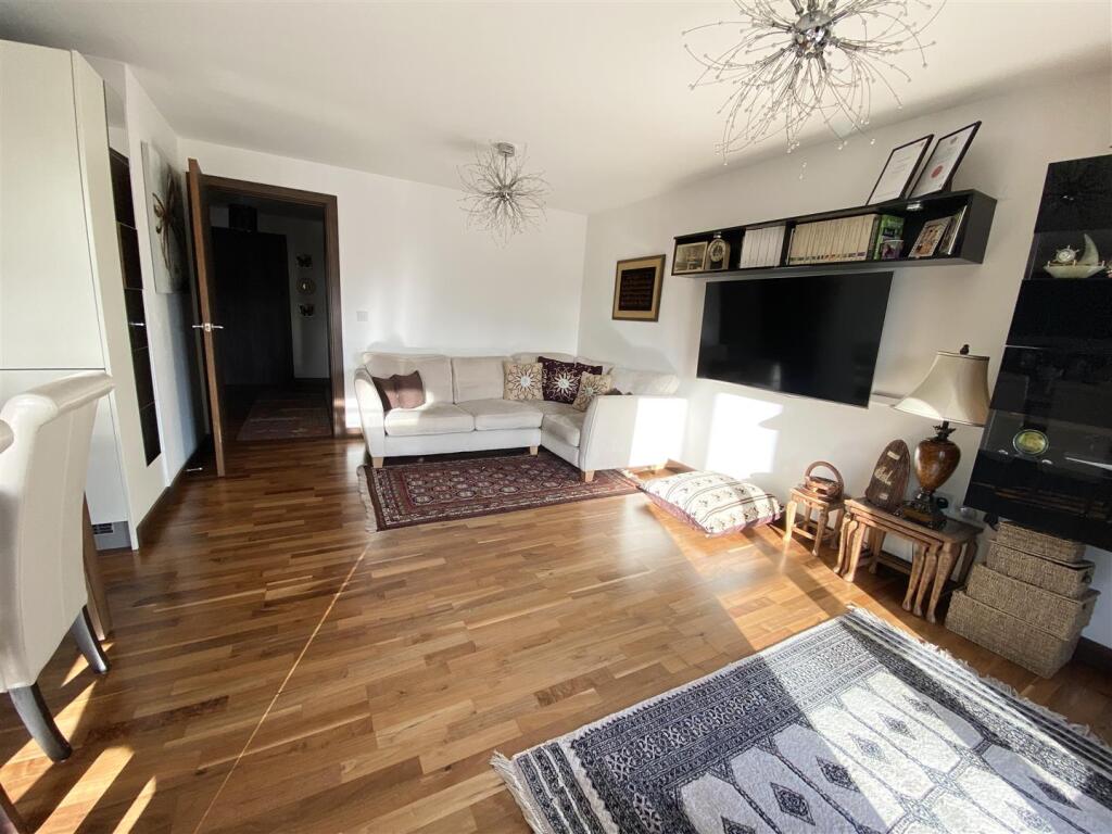 Brecon Lodge, West Drayton, UB7 photo 2