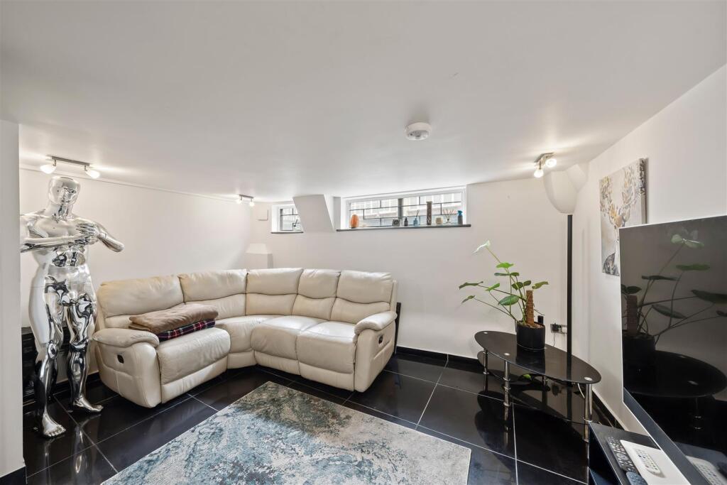 Apartment in Guildford - View 3