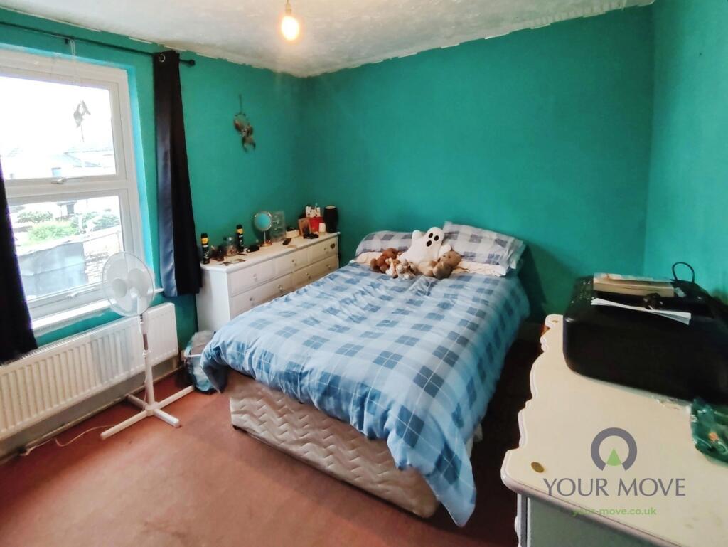 House in Chatham, Medway - More