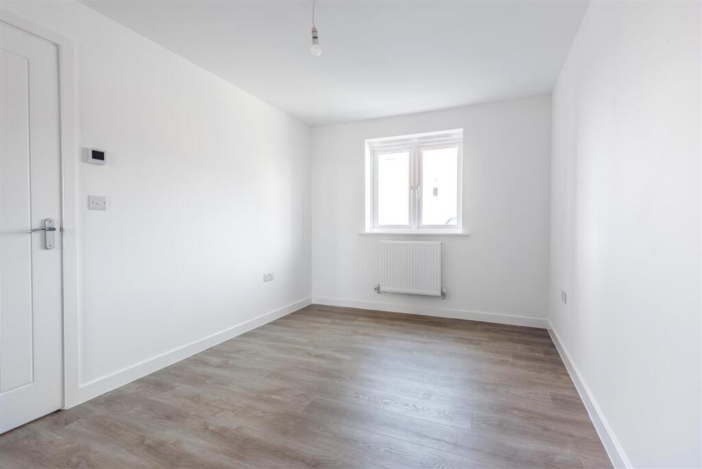 Apartment in Vale of White Horse, Wellington Gate, Grove - View 5