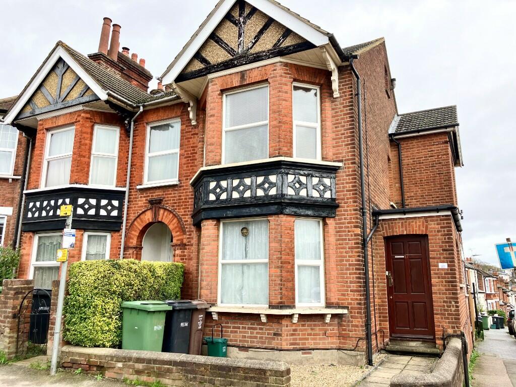 Main image of property: Watsons Walk, St. Albans, Hertfordshire, AL1 1PA