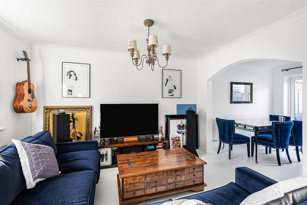 House in East Hertfordshire, Foxholes, Hertford - View 2