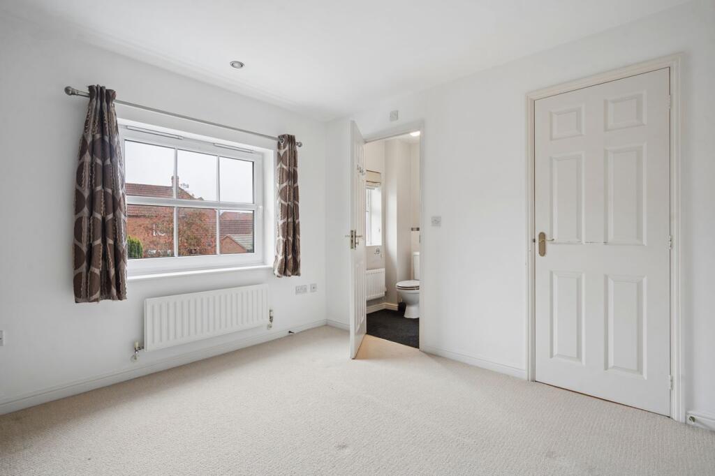 House in Slough - View 5