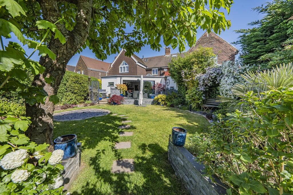 Priory Close, Denham photo 3