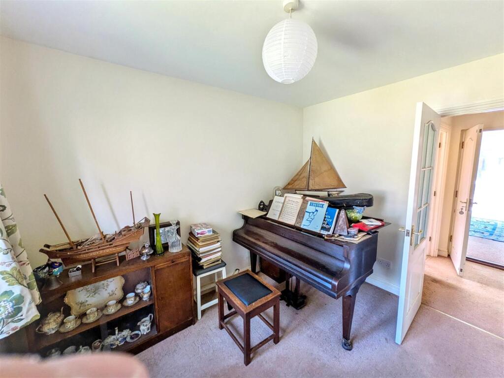 House in Portsmouth - View 5