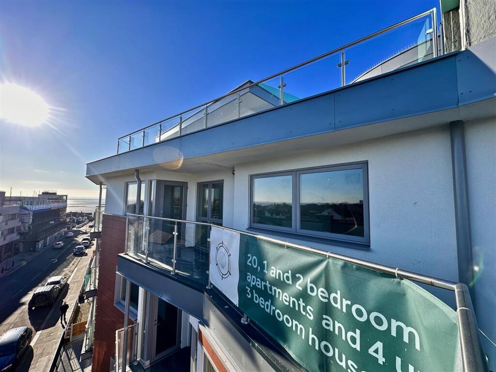 Apartment in Southend-on-Sea - View 4