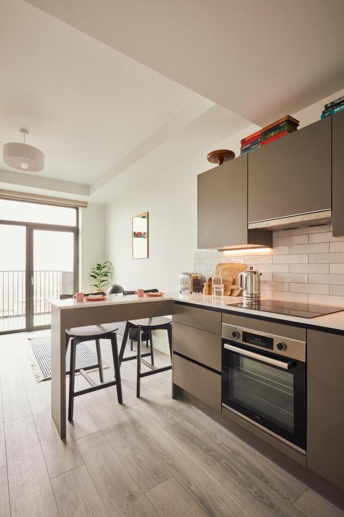 Apartment in Reading - View 5