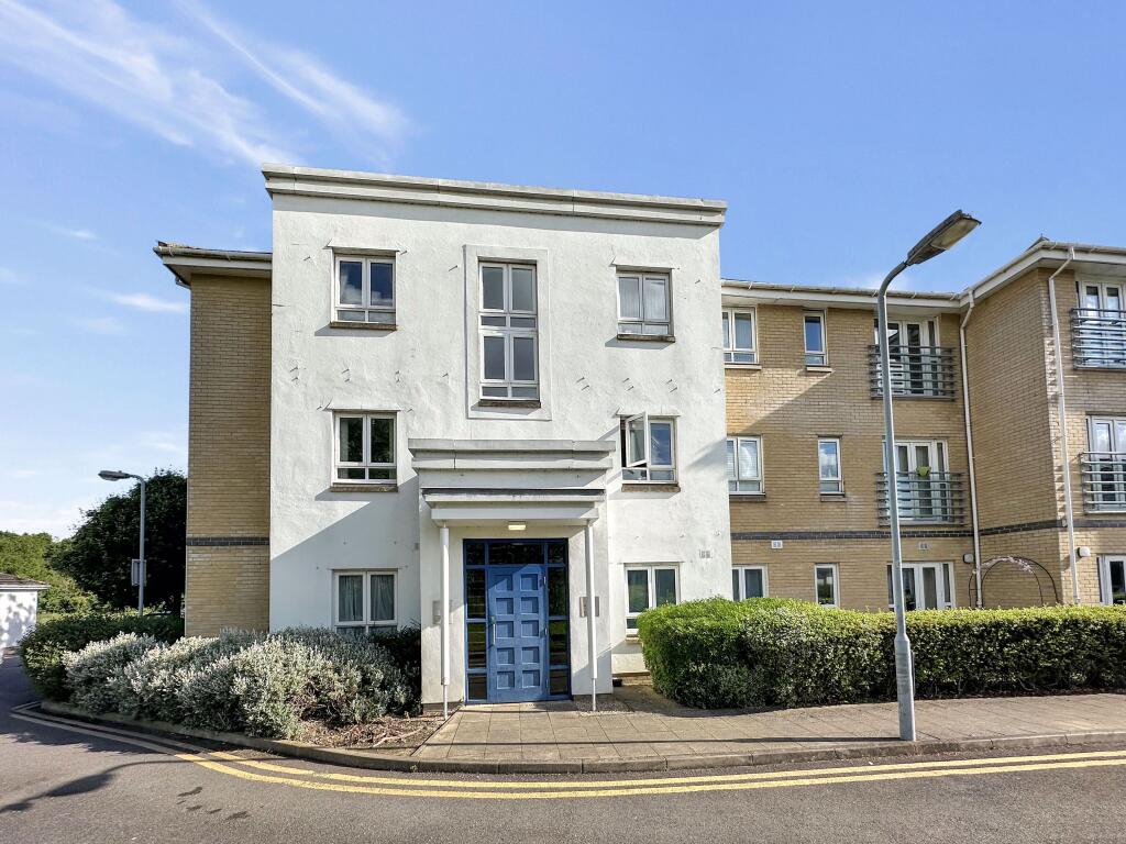 Sovereign Heights, Slough, Berkshire, SL3 photo 3
