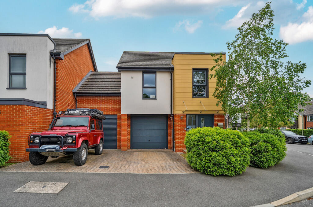 Main image of property: Redfields Meadow, Church Crookham, Fleet, Hart, GU52