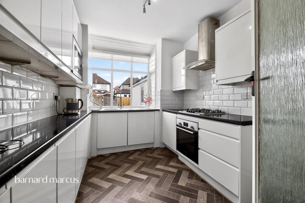 House in London, Royal Borough of Kingston upon Thames - View 4