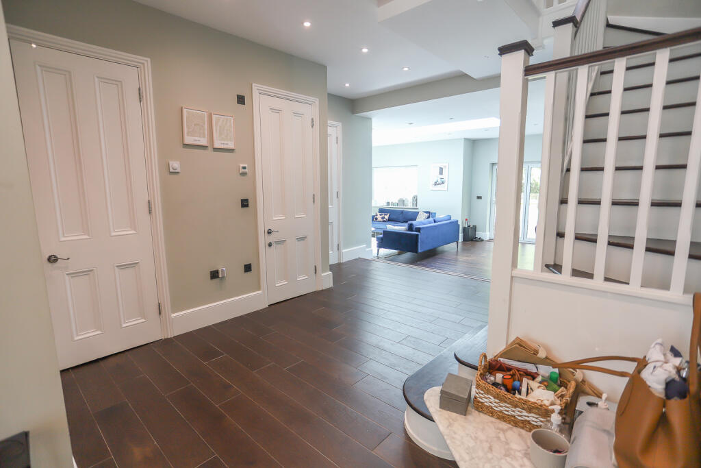 Lavershott Hall, Windlesham, Surrey, GU20 6LE photo 4