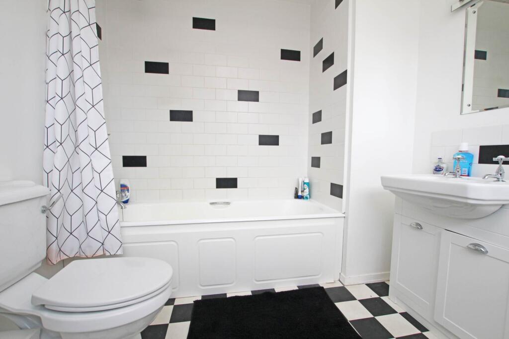 Apartment in Eastbourne, East Sussex - View 5