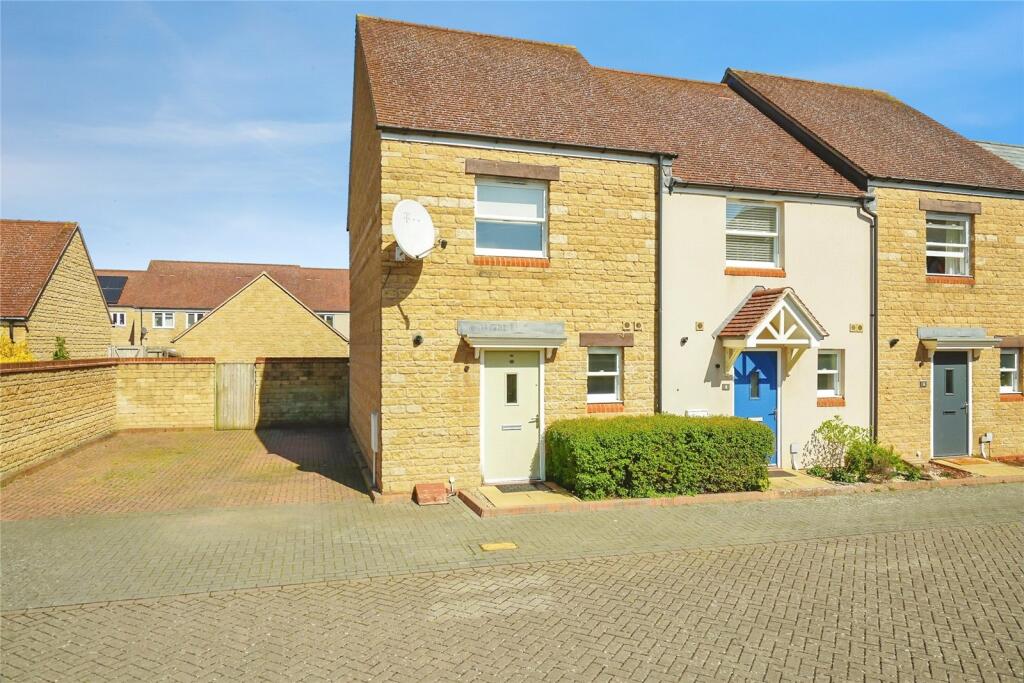 Main image of property: Kempton Close, BICESTER, Oxfordshire, OX26