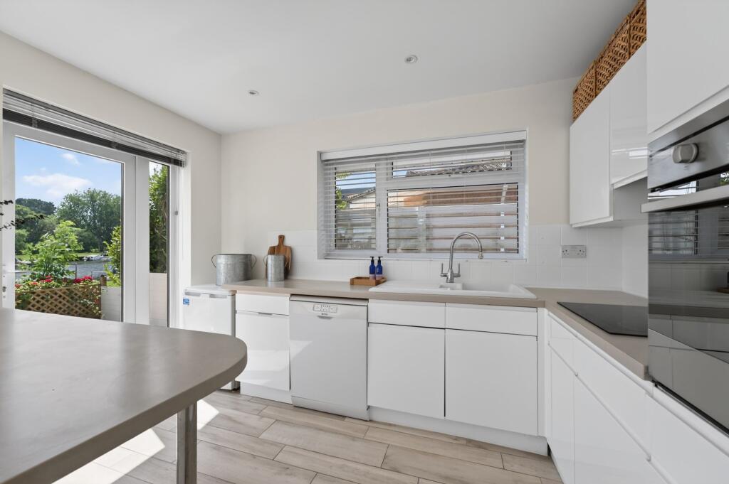 Willow Way, Christchurch, BH23 - More