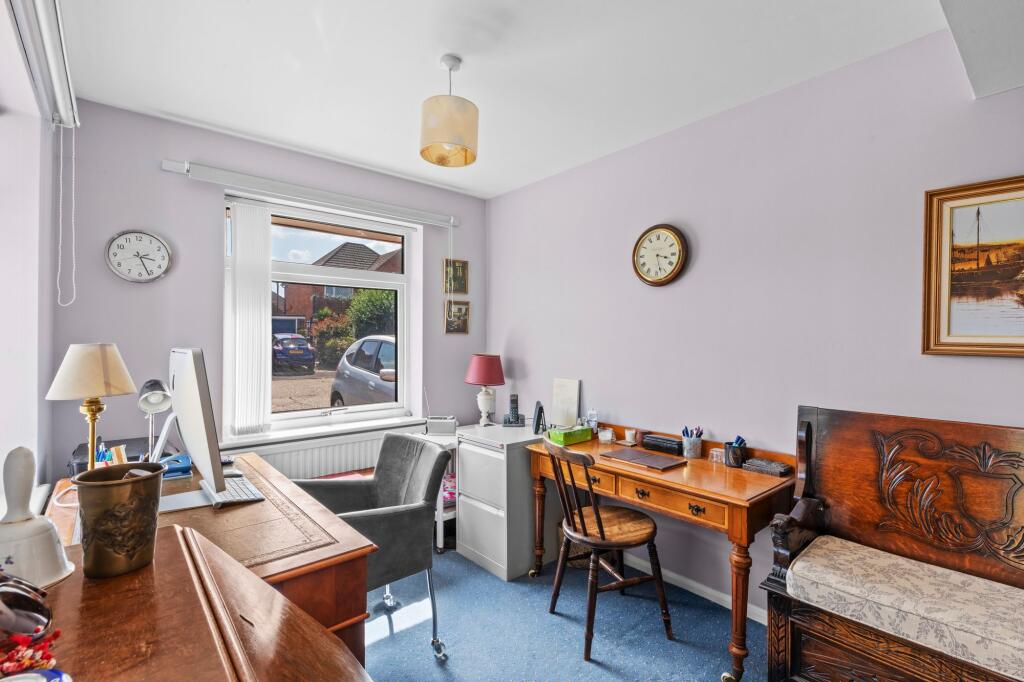House in Loudwater, Chepping Wycombe - View 4