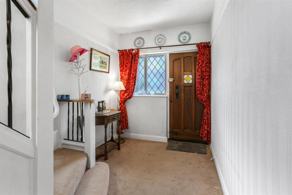 House in Cheam - View 5