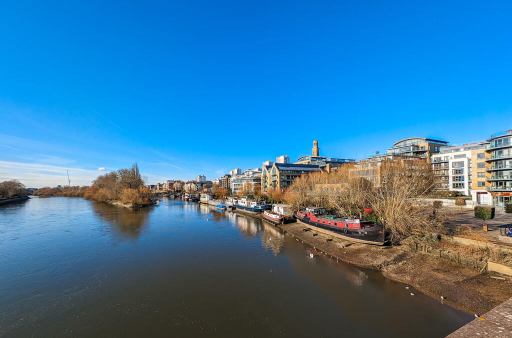 Main image of property: The Hollows, Brentford