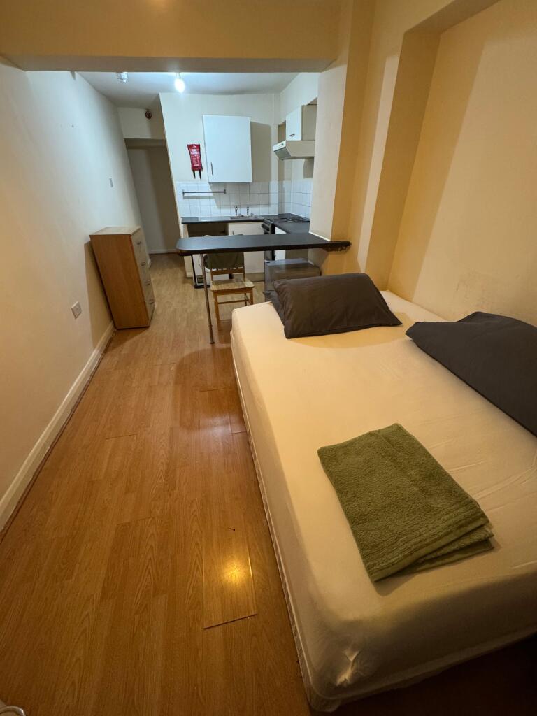 Studio flat for rent